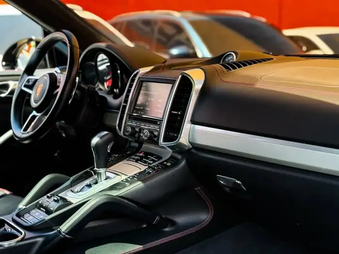 2016 Porsche CAYENNE GTS DE AGENCIA — 9