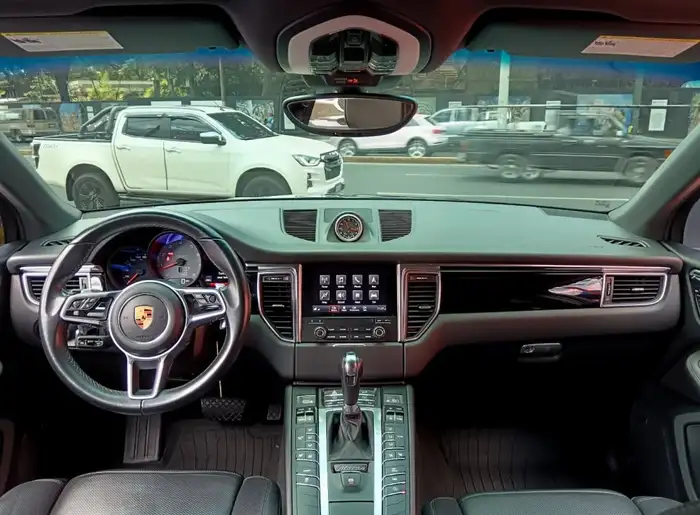 2018 Porsche MACAN S — 8