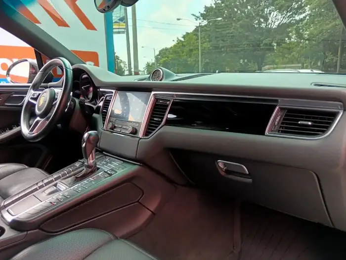 2018 Porsche MACAN S — 9