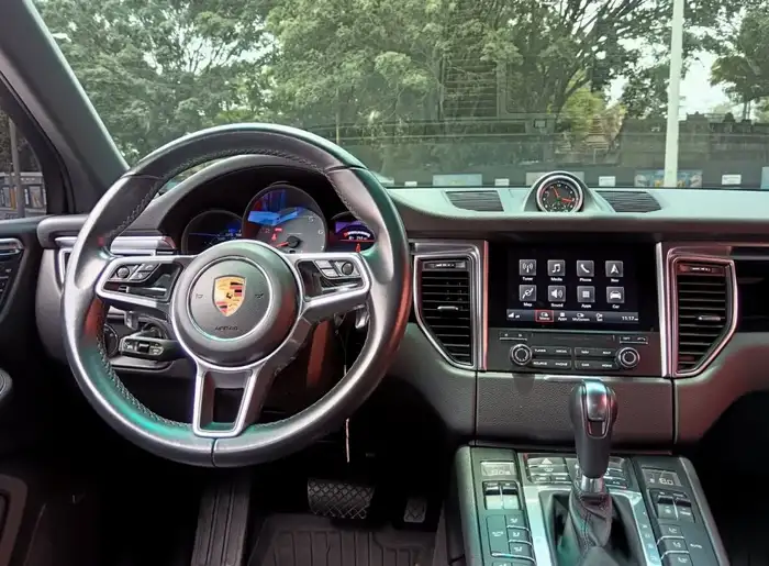2018 Porsche MACAN S — 10