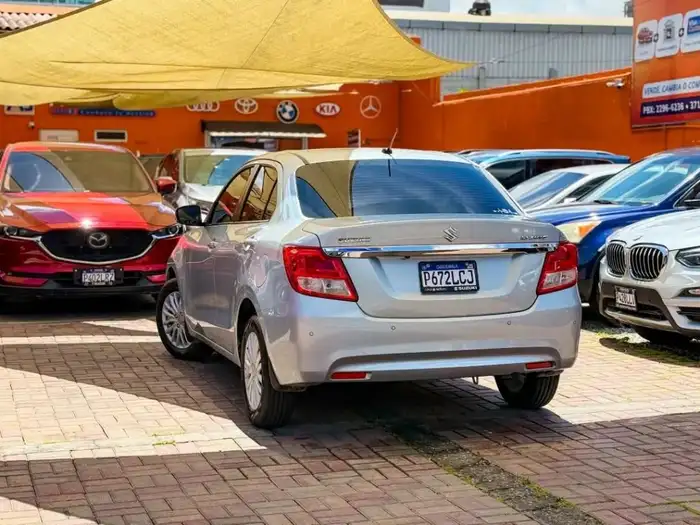 2025 Suzuki DZIRE GLX MECÁNICO DE AGENCIA — 4