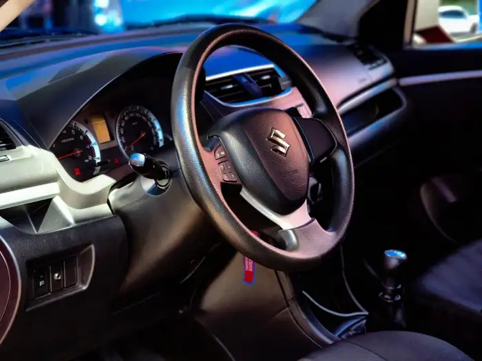 2015 Suzuki SWIFT GLX MECÁNICO DE AGENCIA — 7