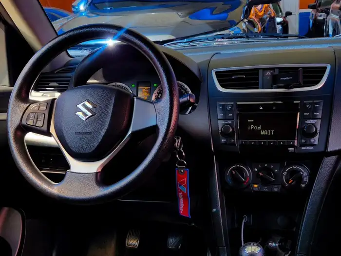 2015 Suzuki SWIFT GLX MECÁNICO DE AGENCIA — 10