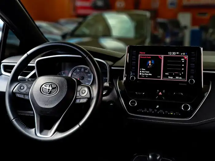 2022 Toyota COROLLA SE — 10