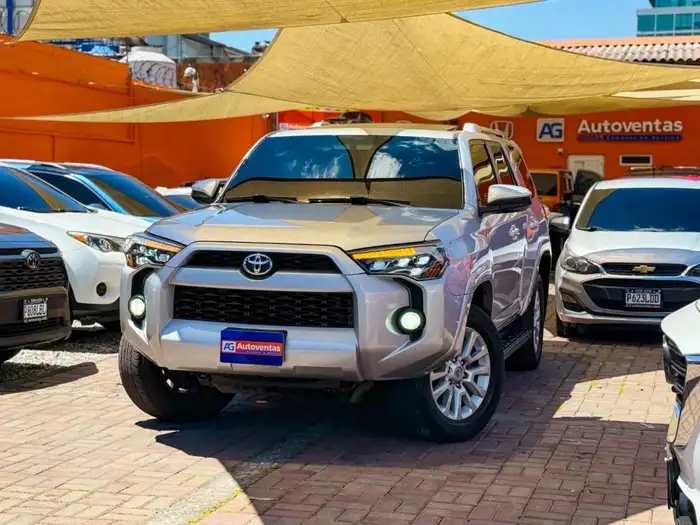 2017 Toyota 4RUNNER SR5 4WD DE AGENCIA — 3