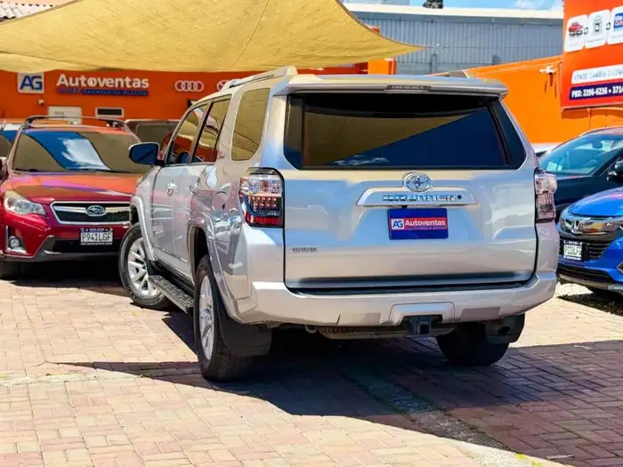 2017 Toyota 4RUNNER SR5 4WD DE AGENCIA — 4