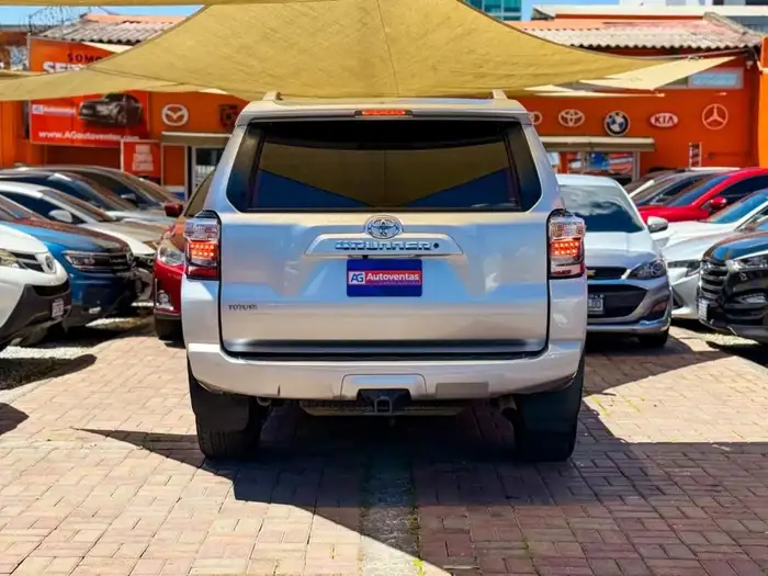 2017 Toyota 4RUNNER SR5 4WD DE AGENCIA — 5