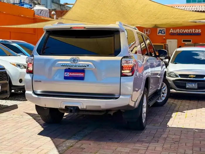 2017 Toyota 4RUNNER SR5 4WD DE AGENCIA — 6