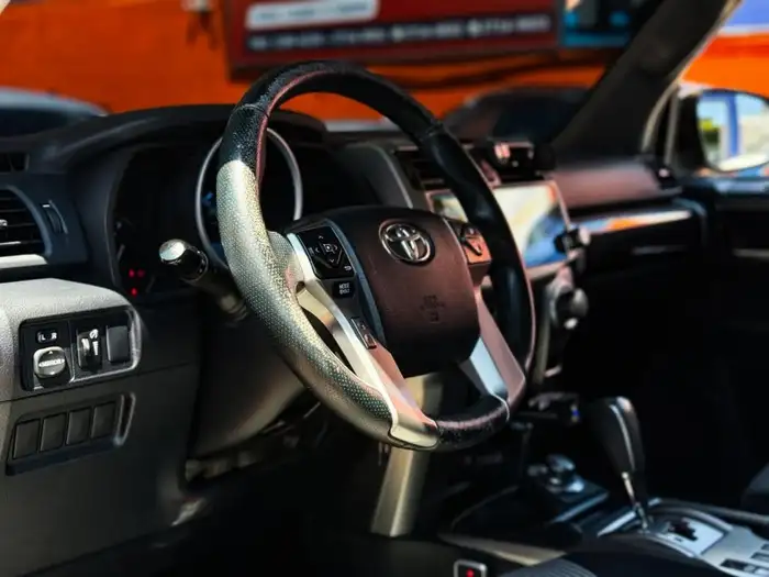 2017 Toyota 4RUNNER SR5 4WD DE AGENCIA — 7