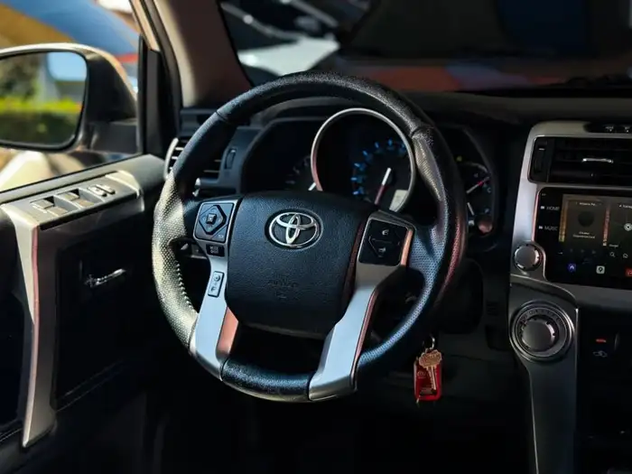 2017 Toyota 4RUNNER SR5 4WD DE AGENCIA — 10