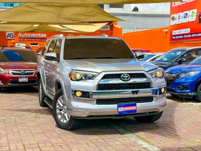 2018 Toyota 4RUNNER SR5 4WD DE AGENCIA — 3