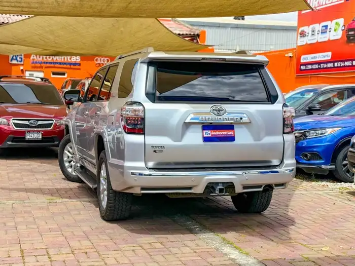 2018 Toyota 4RUNNER SR5 4WD DE AGENCIA — 4