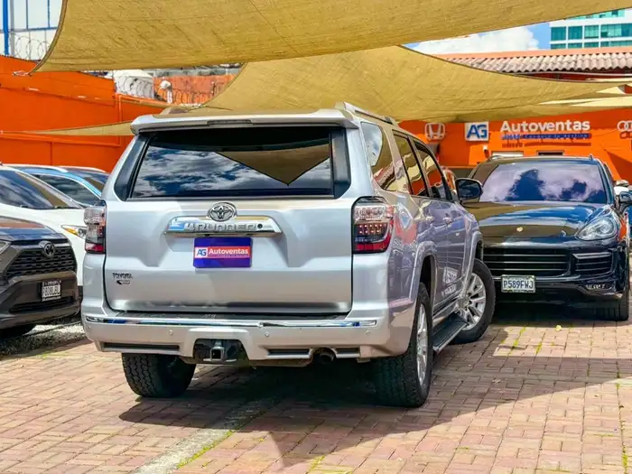 2018 Toyota 4RUNNER SR5 4WD DE AGENCIA — 6