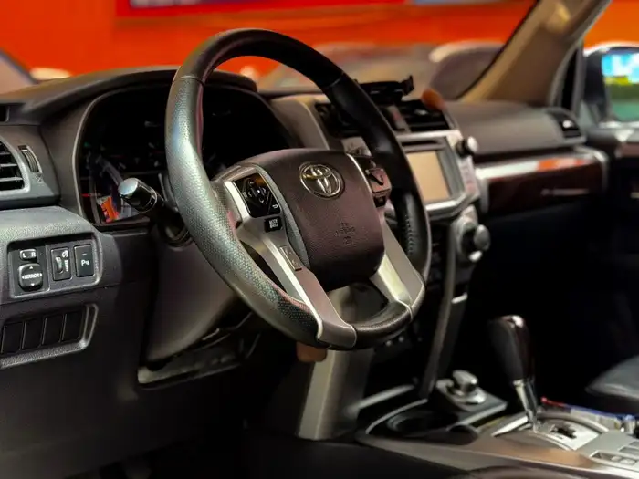 2018 Toyota 4RUNNER SR5 4WD DE AGENCIA — 7
