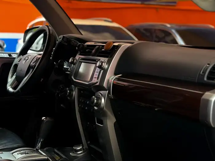2018 Toyota 4RUNNER SR5 4WD DE AGENCIA — 8