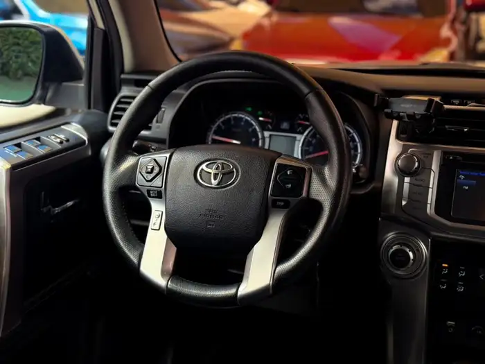 2018 Toyota 4RUNNER SR5 4WD DE AGENCIA — 9