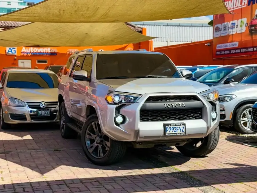 2016 Toyota 4RUNNER SR5 DE AGENCIA — 2