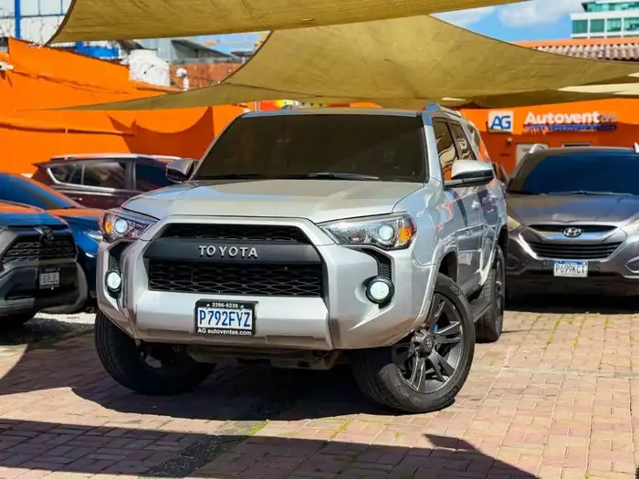 2016 Toyota 4RUNNER SR5 DE AGENCIA — 3