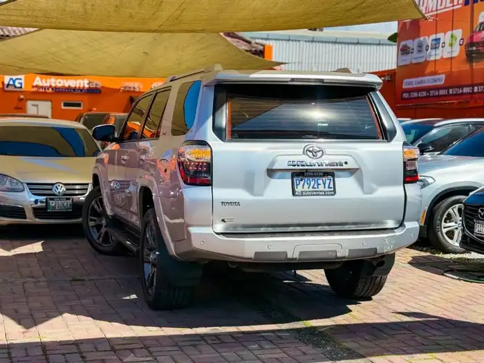 2016 Toyota 4RUNNER SR5 DE AGENCIA — 4