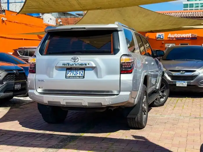 2016 Toyota 4RUNNER SR5 DE AGENCIA — 6