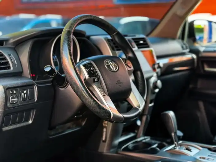 2016 Toyota 4RUNNER SR5 DE AGENCIA — 7