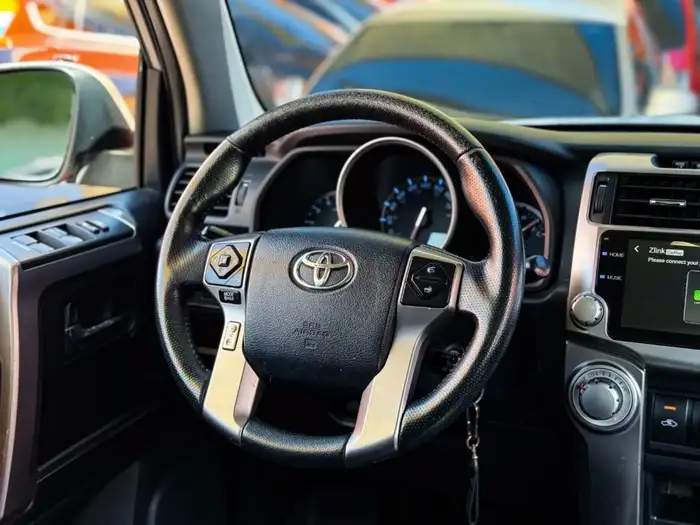 2016 Toyota 4RUNNER SR5 DE AGENCIA — 10