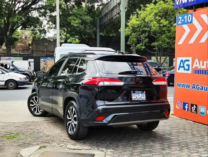 2023 Toyota COROLLA CROSS HYBRID XSE AWD — 6