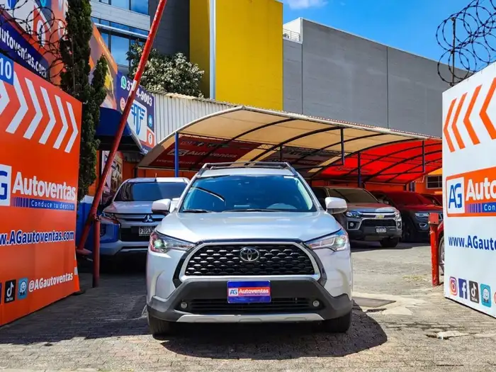2022 Toyota COROLLA CROSS LE — 2