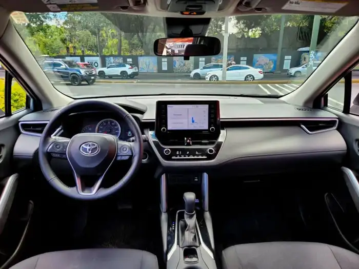 2022 Toyota COROLLA CROSS LE — 8