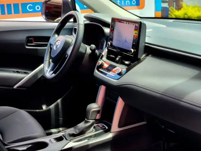 2022 Toyota COROLLA CROSS LE — 9