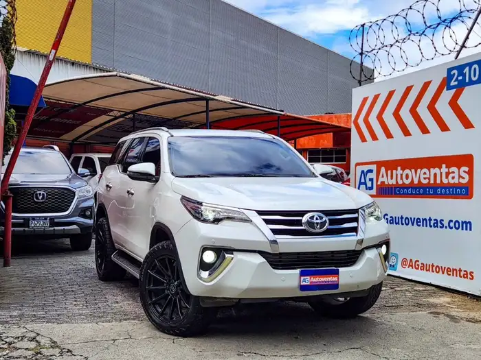 2019 Toyota FORTUNER SRV 4x4 DE AGENCIA — 3