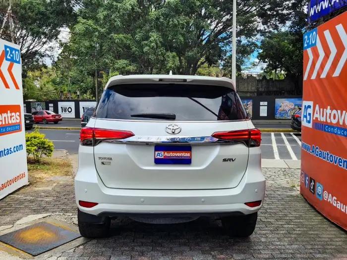 2019 Toyota FORTUNER SRV 4x4 DE AGENCIA — 5