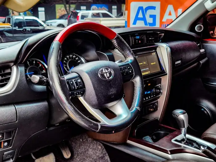 2019 Toyota FORTUNER SRV 4x4 DE AGENCIA — 7