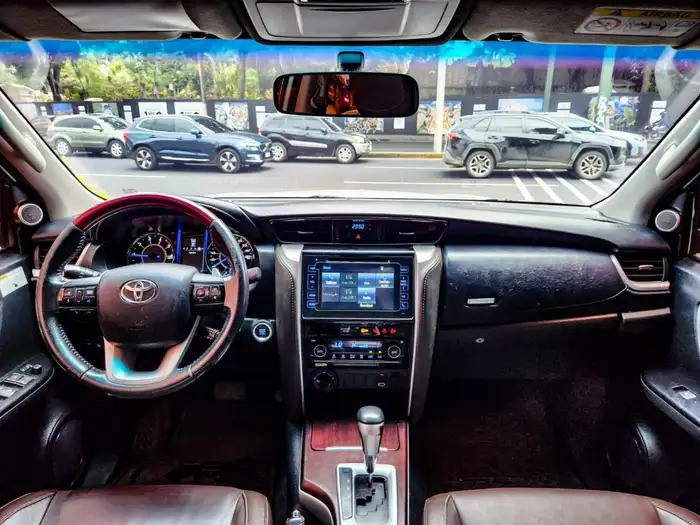 2019 Toyota FORTUNER SRV 4x4 DE AGENCIA — 8