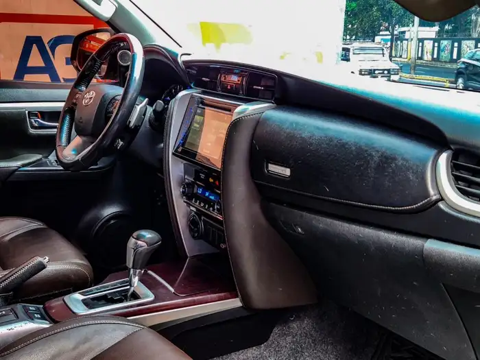 2019 Toyota FORTUNER SRV 4x4 DE AGENCIA — 9