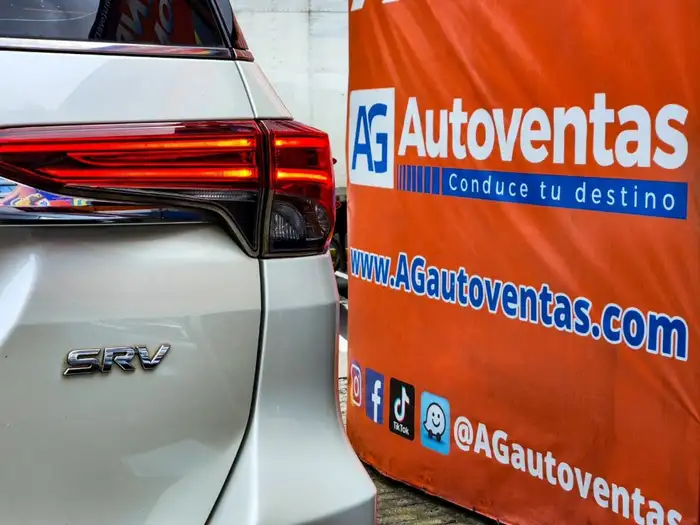 2019 Toyota FORTUNER SRV 4x4 DE AGENCIA — 10