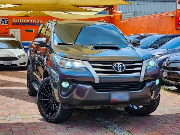 2018 Toyota FORTUNER SRV MECÁNICA DE AGENCIA — 2