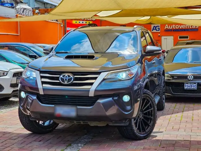 2018 Toyota FORTUNER SRV MECÁNICA DE AGENCIA — 3