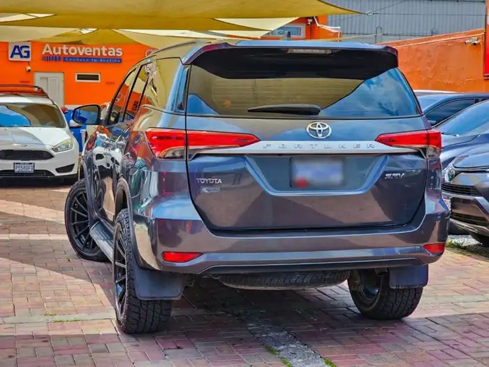 2018 Toyota FORTUNER SRV MECÁNICA DE AGENCIA — 4