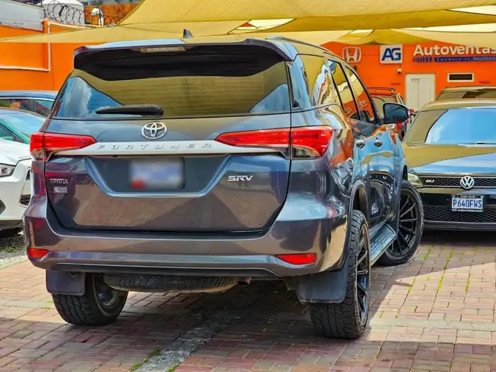 2018 Toyota FORTUNER SRV MECÁNICA DE AGENCIA — 6