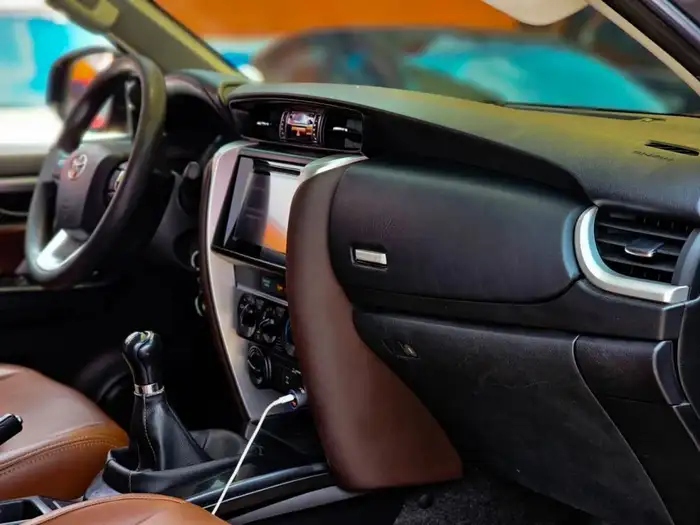 2018 Toyota FORTUNER SRV MECÁNICA DE AGENCIA — 9