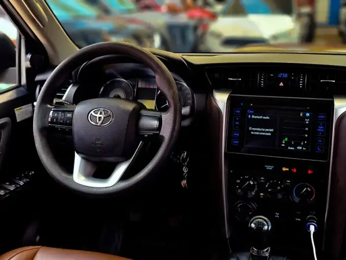 2018 Toyota FORTUNER SRV MECÁNICA DE AGENCIA — 10