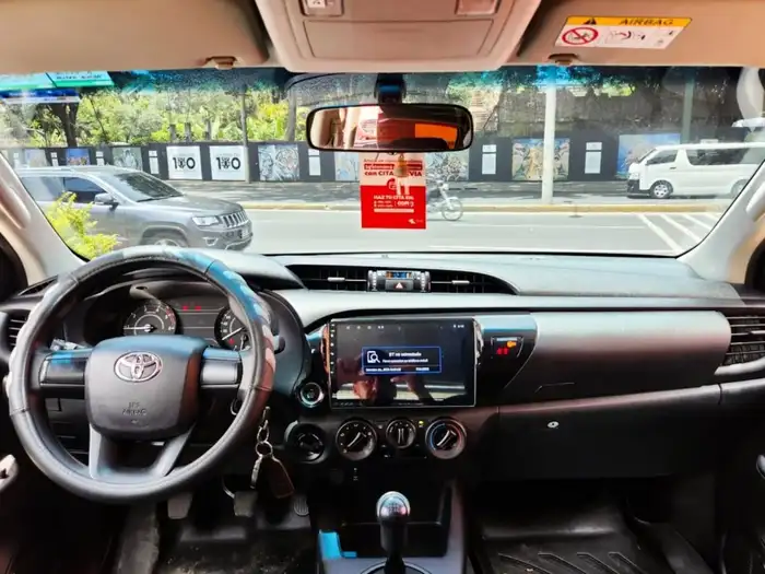 2022 Toyota HILUX 4X4 MECANICO DE AGENCIA — 8