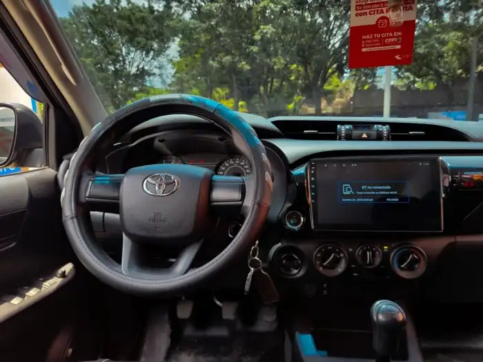 2022 Toyota HILUX 4X4 MECANICO DE AGENCIA — 10