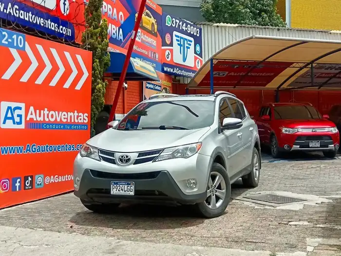 2015 Toyota RAV-4 XLE AWD — 11