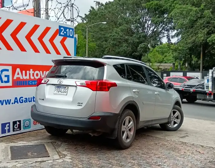 2015 Toyota RAV-4 XLE AWD — 4