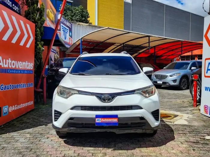 2017 Toyota RAV4 LE FWD — 2