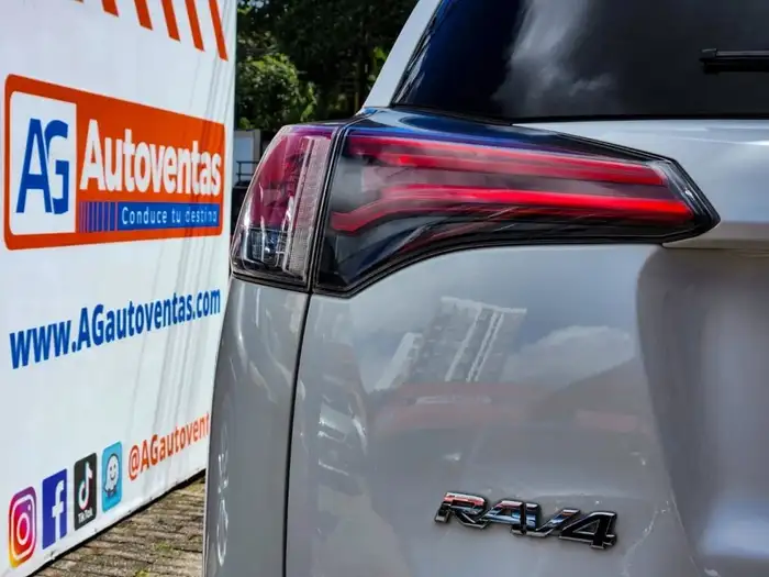 2017 Toyota RAV4 LE FWD — 10