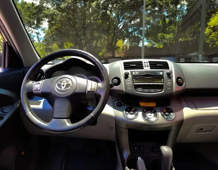 2011 Toyota RAV4 LIMITED 2WD — 10