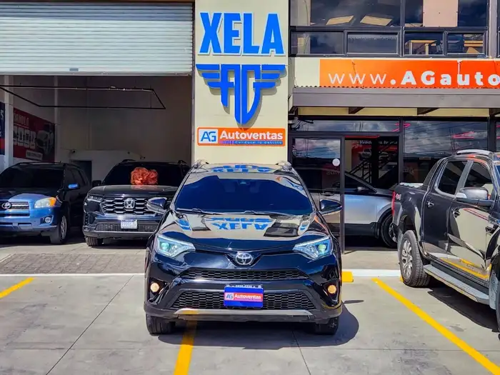 2018 Toyota RAV4 SE 4WD — 11